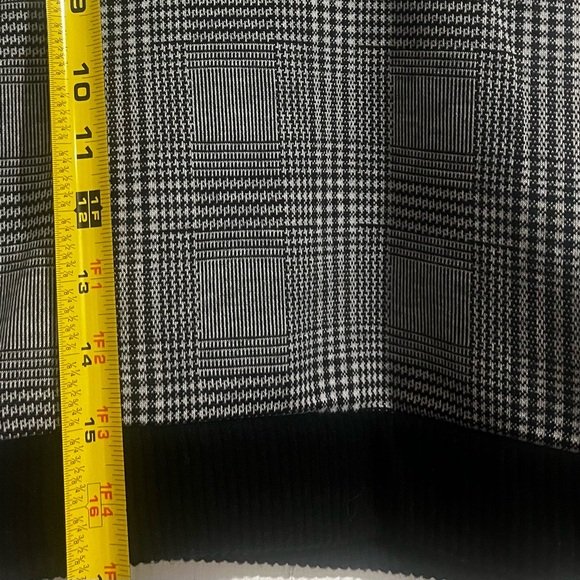 Vest by Hayley June | Top black and white | Sweater Vest - Picture 6 of 6